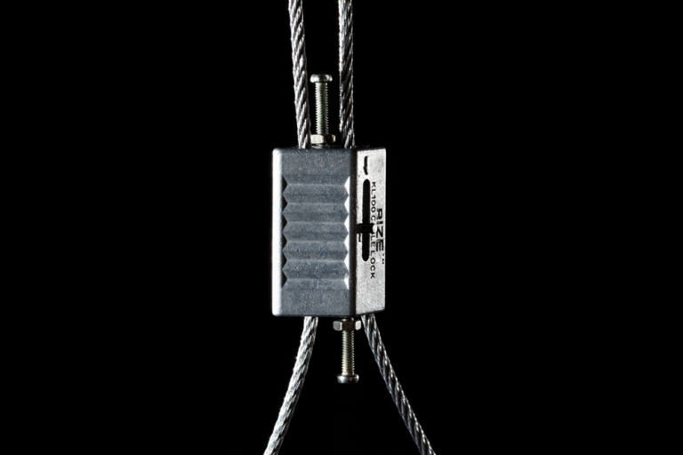 zip-lock wire gripper